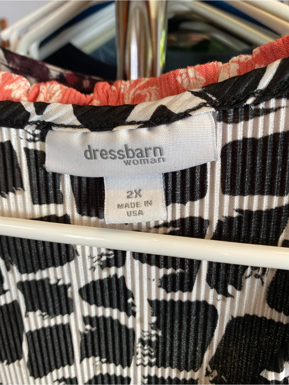 dressbarn Black & White Abstract Blouse - Picture 3 of 7